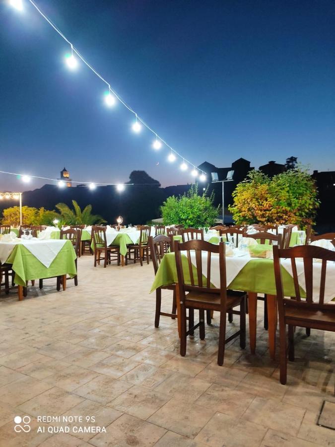 Le Rocce Bed and Breakfast SantʼAgata deʼ Goti Exteriör bild