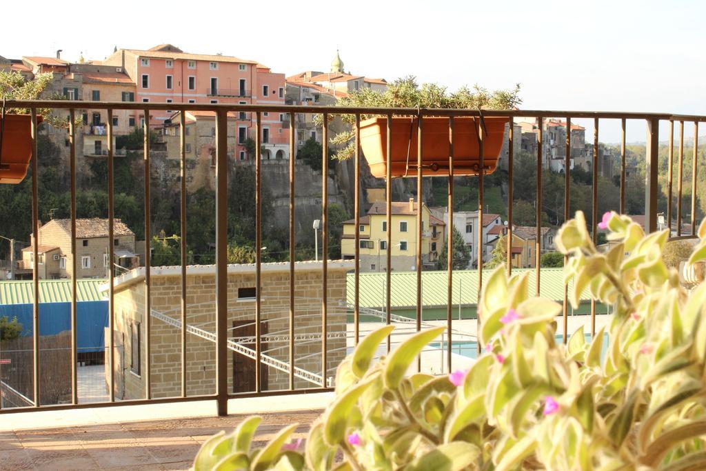 Le Rocce Bed and Breakfast SantʼAgata deʼ Goti Exteriör bild