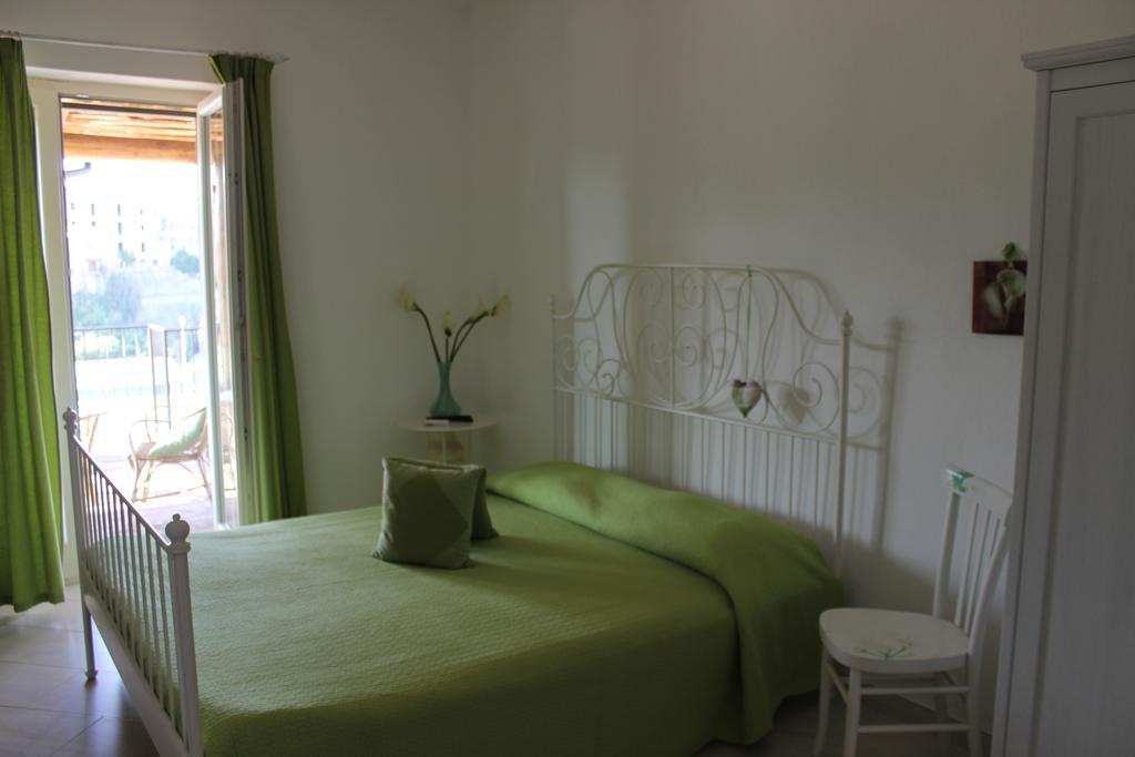 Le Rocce Bed and Breakfast SantʼAgata deʼ Goti Exteriör bild