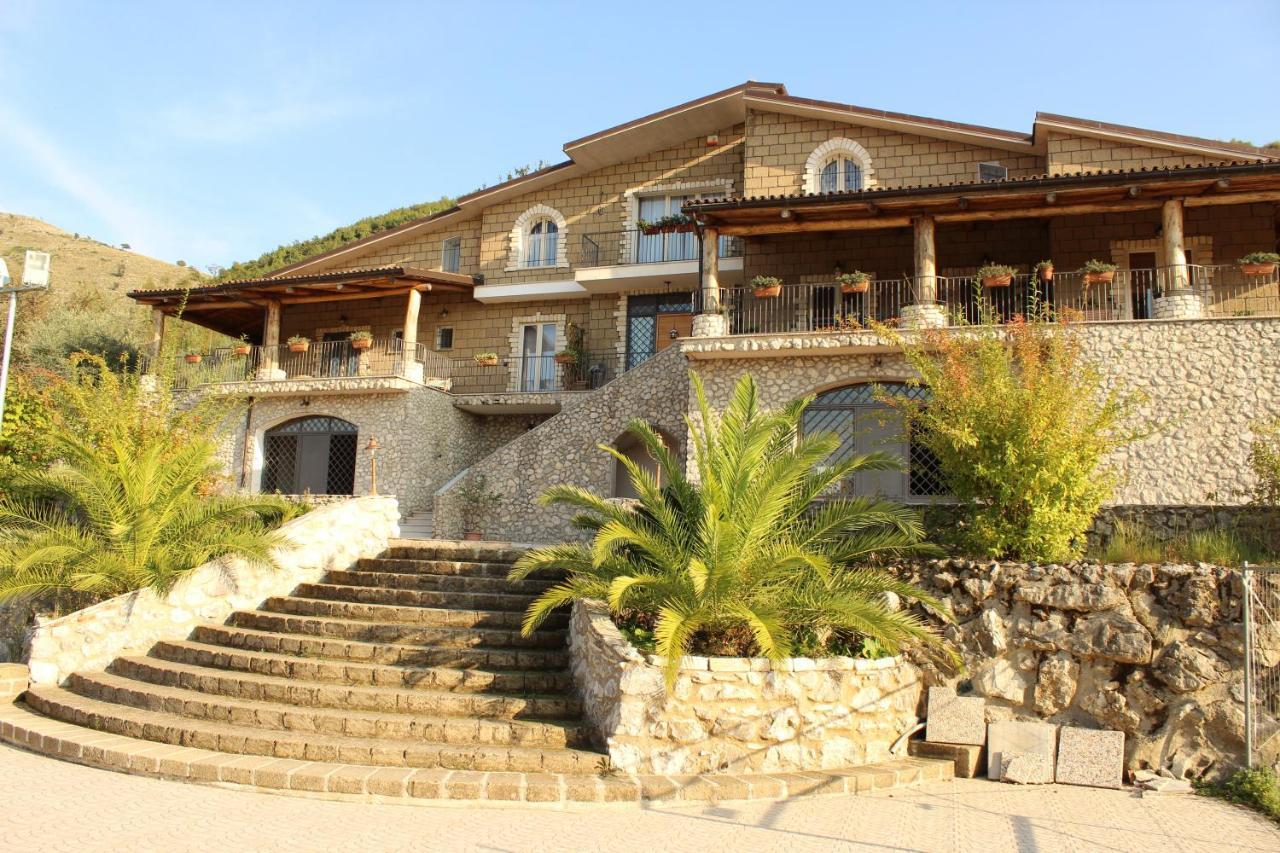 Le Rocce Bed and Breakfast SantʼAgata deʼ Goti Exteriör bild