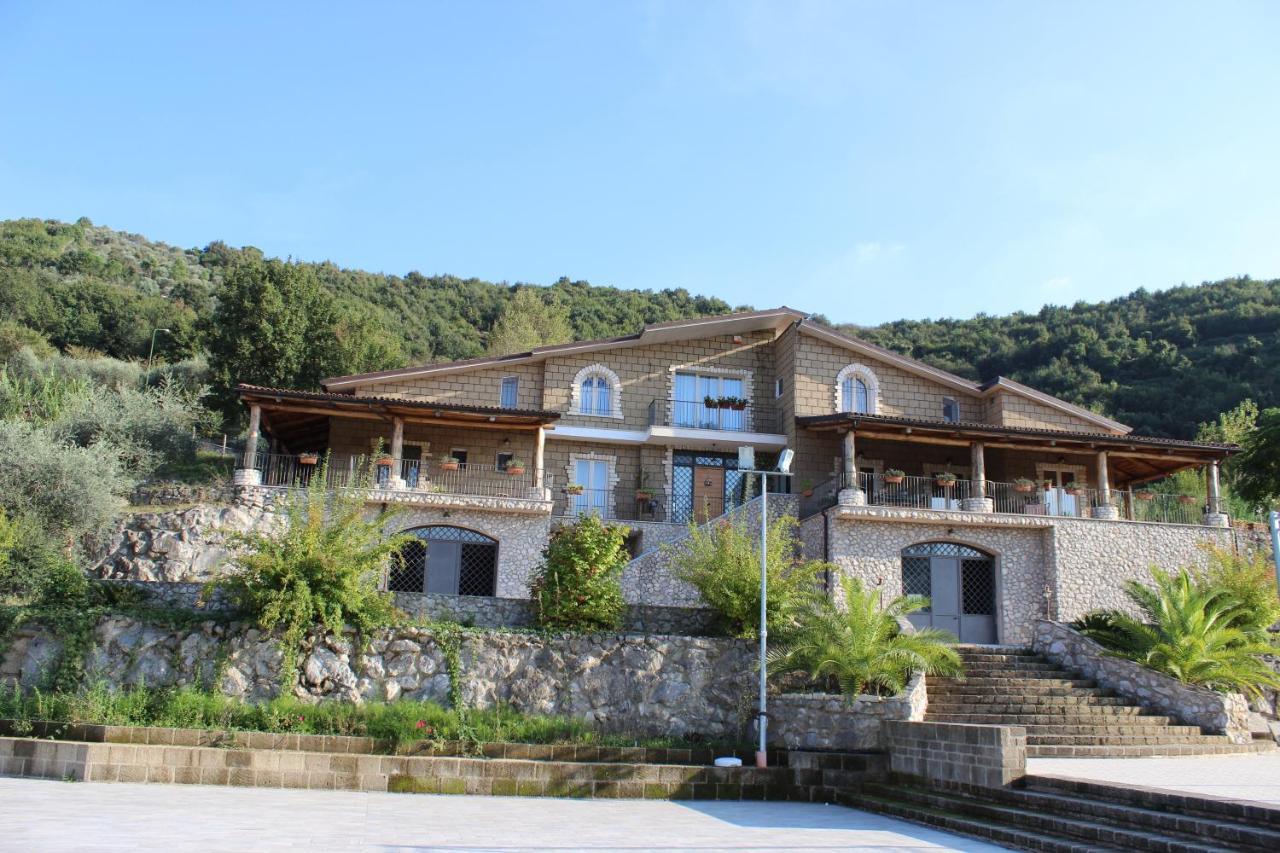 Le Rocce Bed and Breakfast SantʼAgata deʼ Goti Exteriör bild