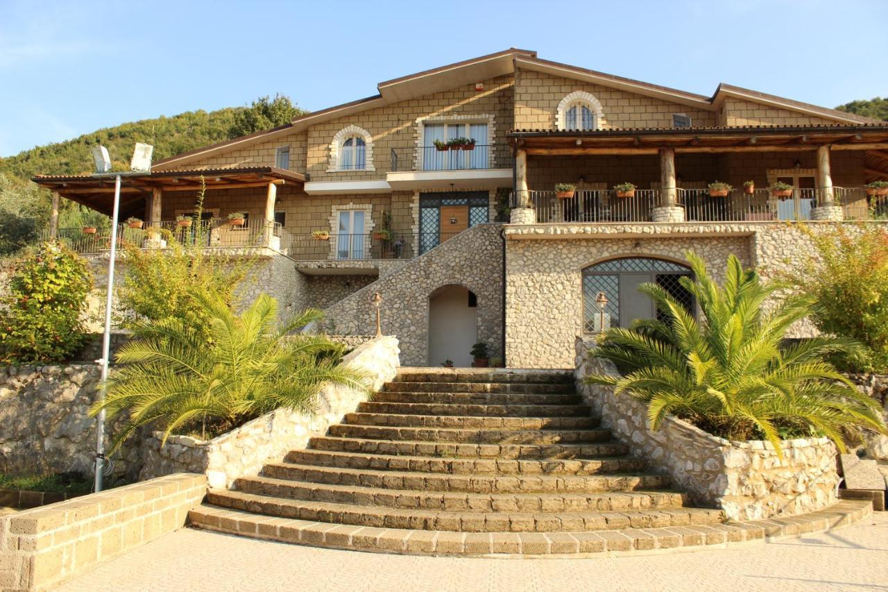 Le Rocce Bed and Breakfast SantʼAgata deʼ Goti Exteriör bild