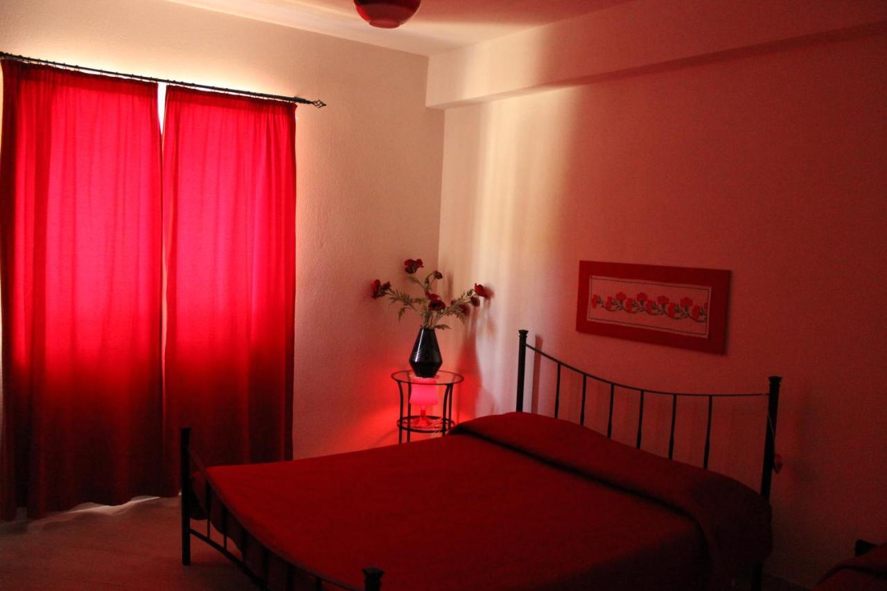 Le Rocce Bed and Breakfast SantʼAgata deʼ Goti Rum bild