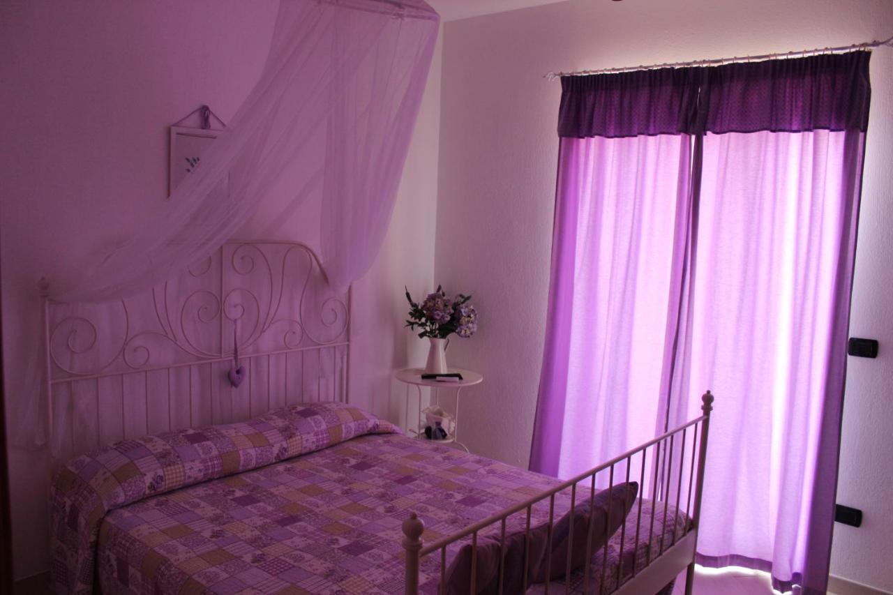 Le Rocce Bed and Breakfast SantʼAgata deʼ Goti Rum bild