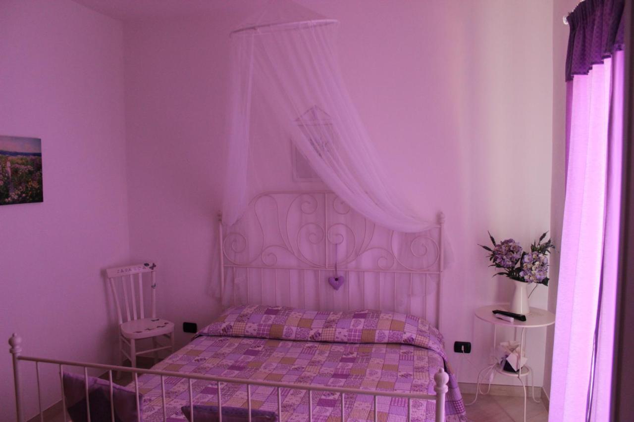 Le Rocce Bed and Breakfast SantʼAgata deʼ Goti Rum bild
